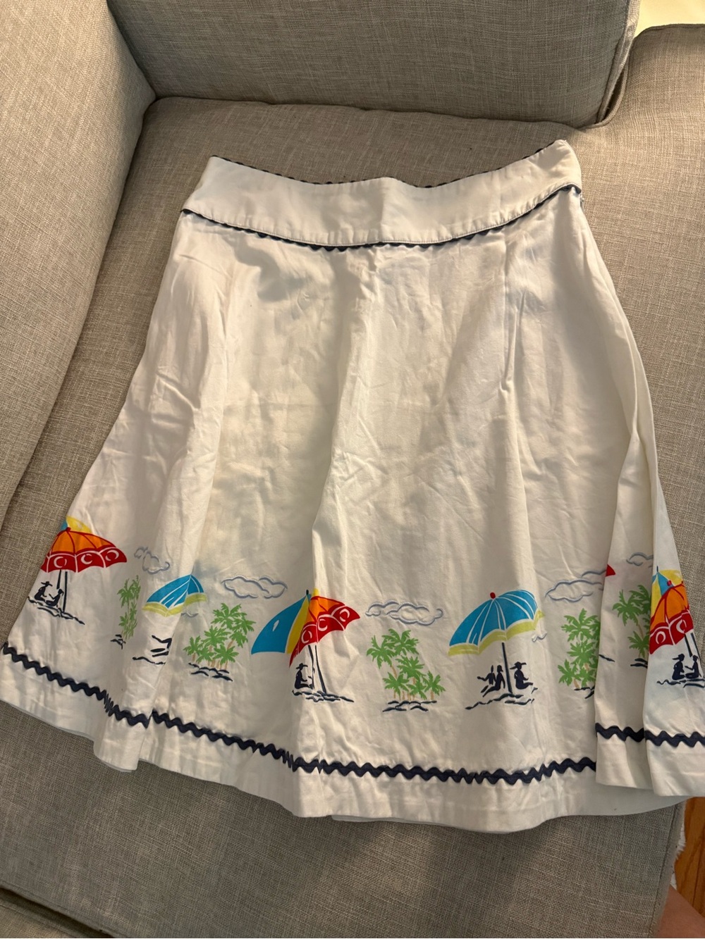 Liz Claiborne White Circle Skirt with Colorful Beach Umbrella Print